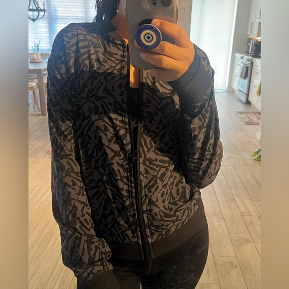 Lululemon jacket - Picture 4 of 6